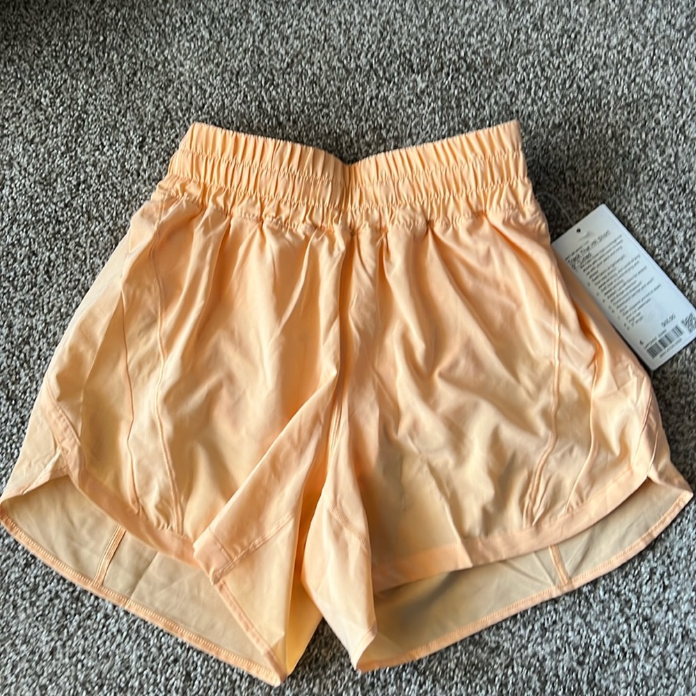 Lululemon Track the HR Short 5” lined- 6 Summer Glow
